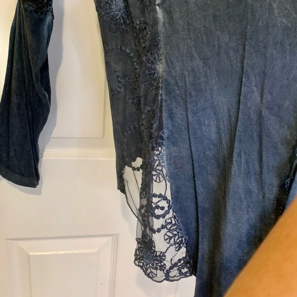 Sacred Thready Sweater wth combination soft lace on top of the sleeves&the sides - Picture 5 of 10